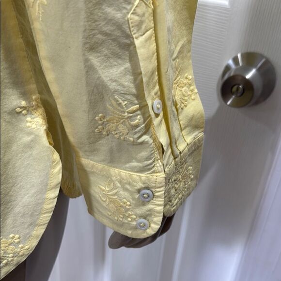 TALBOTS modern classic shirt with floral embroidery. - Picture 7 of 7